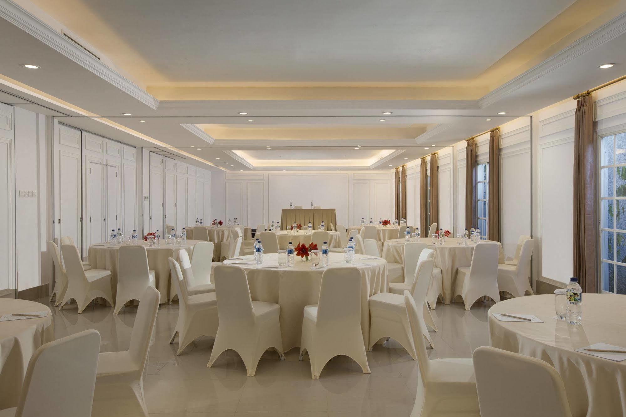Hotel Santika Seminyak Ngoại thất bức ảnh